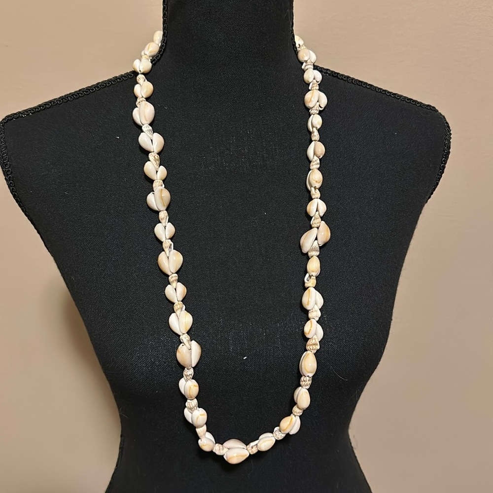 Vintage Handmade Conch Shell Necklace